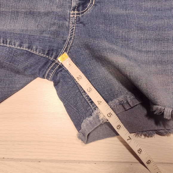 Rhythm in Blues Women's Stretch Blue Jean Mid Rise Shorts Denim Size 12. - Picture 5 of 6